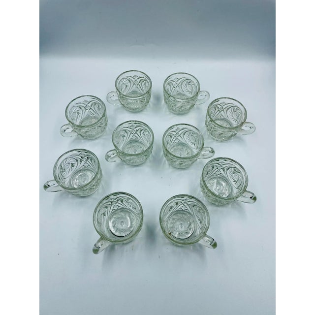 Vintage L. E. Smith "Aztec" Pattern Punch Server Set With Pedestal & 10 Cups For Sale In Los Angeles - Image 6 of 13