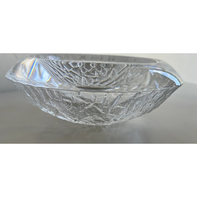 From the 1990's, this beautiful thick clear crystal bowl features a rock pattern. Made by Orrefors, the prestigious...