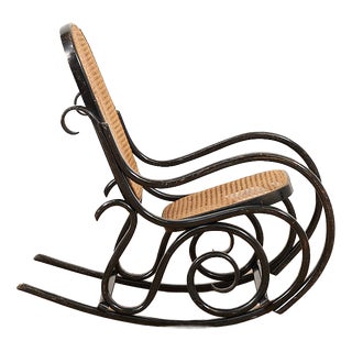 No. 10 Childrens Rocking Chair in Bentwood and Cane from Michael Thonet, 1860s For Sale