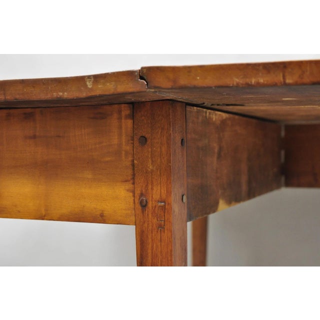 Antique American Federal Tiger Maple Narrow Drop Leaf Breakfast Dining Table For Sale - Image 16 of 18