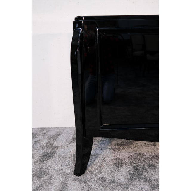 Small Vintage Art Deco Two-Door Sideboard in Black High-Gloss Lacquer, 1930s For Sale - Image 6 of 10