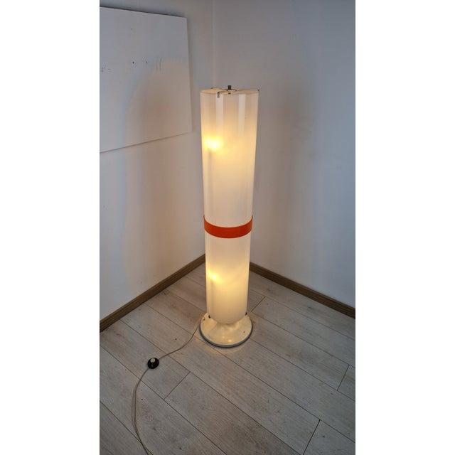 Acrylic Glass Double Floor Lamp with Orange Stripe by Gino Sarfatti for Arteluce, 1960s For Sale - Image 13 of 14