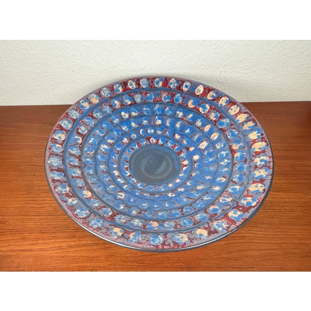Ceramic Large Mid-Century Modern German Studio Pottery Decorative Wall Plate by Eva Fritz-Lindner for Karlsruher Majolika, 1960s For Sale - Image 7 of 18