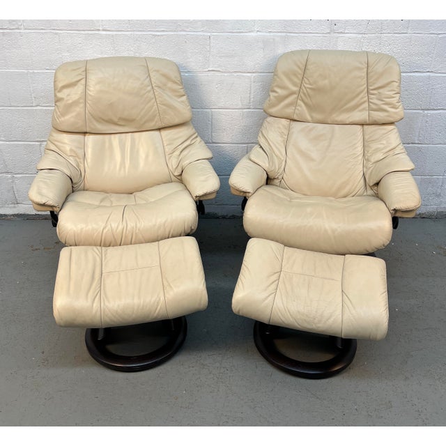 Mid-Century Modern Late 20th Century Pair of j.e Ekornes "Stressless" Leather Recliners W/ Matching Ottomans For Sale - Image 3 of 13
