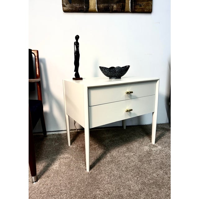 Mid-Century Modern Vintage MCM Bedside Nightstand Attributed to Drexel Parallel For Sale - Image 3 of 6