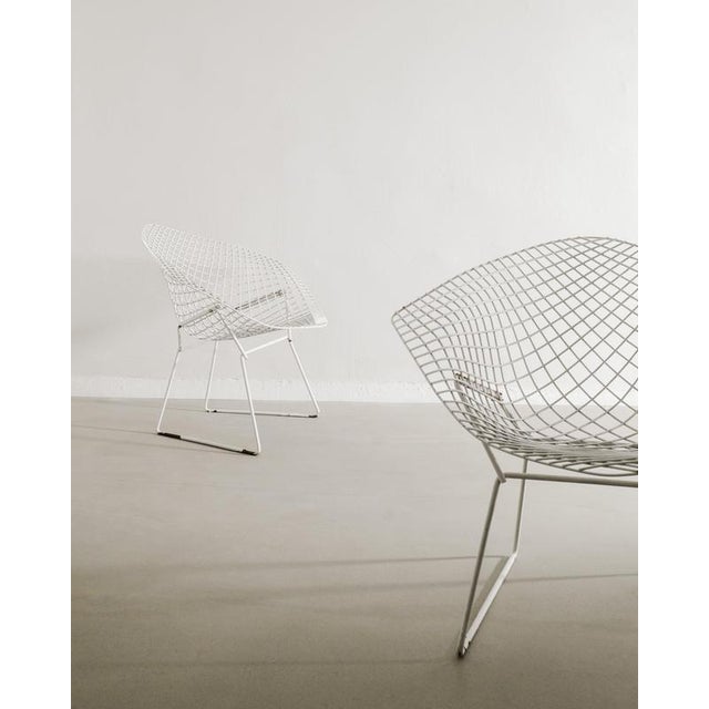 Mid Century White Diamond Sculptural Metal Armchairs by Harry Bertoia for Knoll, 1950s, Set of 2 For Sale - Image 6 of 7