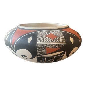 Contemporary Native American Pot From the Tiqua Tribe