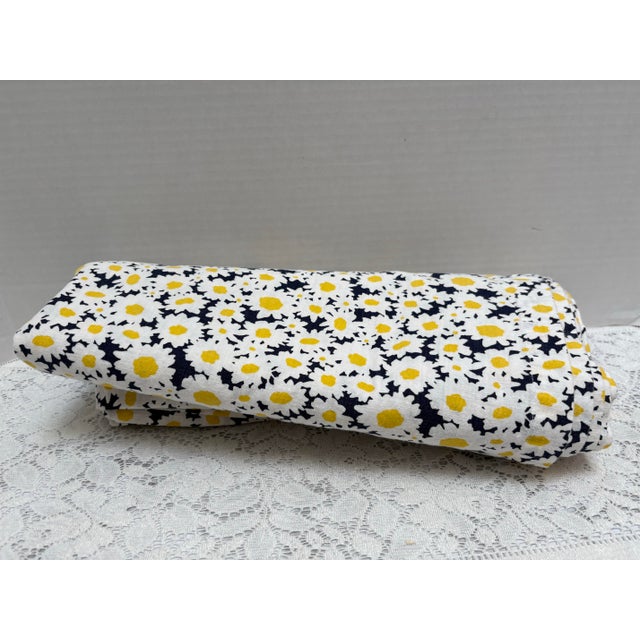 Vibrant, Kate Spade Bold Cotton Daisy Floral Tablecloth For Sale In Sacramento - Image 6 of 7