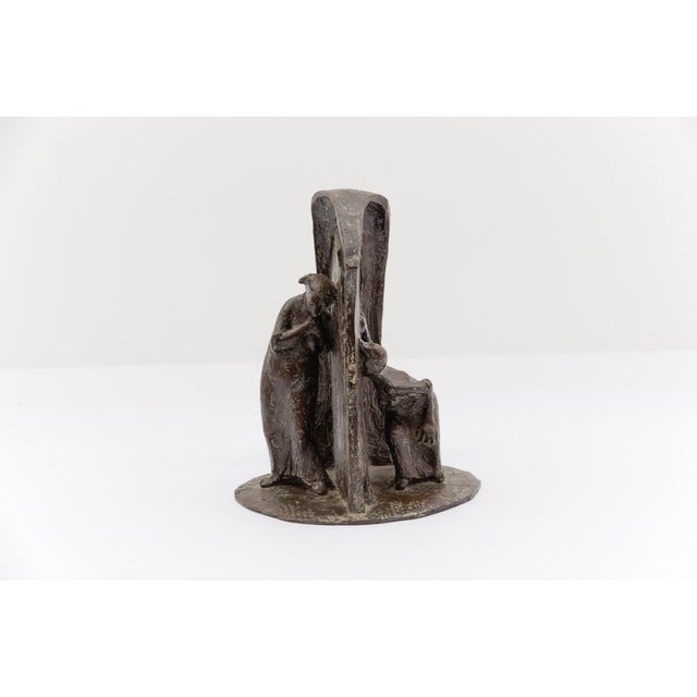 Figurative artists Bronze of a keyhole door scene B.G. 1991 1/7 The weight is 7.1 kg.