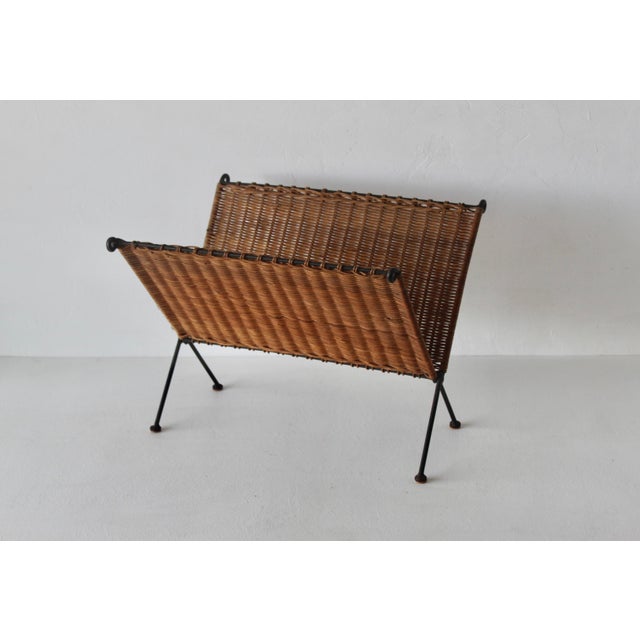 Mid 20th Century Mid 20th Century Scandinavian Style Hand-Woven Rattan Metal Folding Magazine Newspaper Rack Mid Century Modern For Sale - Image 5 of 16