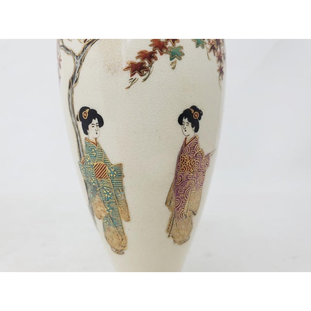 Antique Japanese Satsuma 6" Vase - Late Meiji Era - Geisha - Attendant - Tree - Leaves For Sale - Image 12 of 18