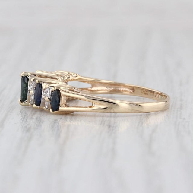 0.90ctw Tiered Blue Sapphire Diamond Rooftop Ring 14k Yellow Gold Size 8.25 For Sale - Image 4 of 8