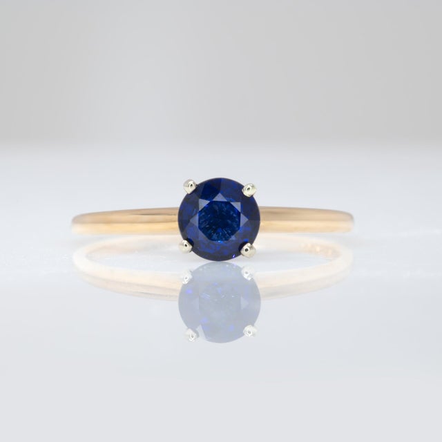 Natural Ceylon Sapphire Solitaire Ring: Solid 14k Gold, 5mm Round Fine Jewelry, Size 6.75 For Sale - Image 4 of 8