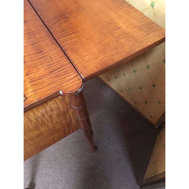American Sheraton Tiger Maple Three-Drawer Drop Leaf Writing Table C1810 For Sale In Savannah - Image 6 of 10