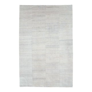 Galerie Shabab Collection Mid-20th Century Handmade Turkish Flatweave Kilim Room Size Carpet in Grey For Sale