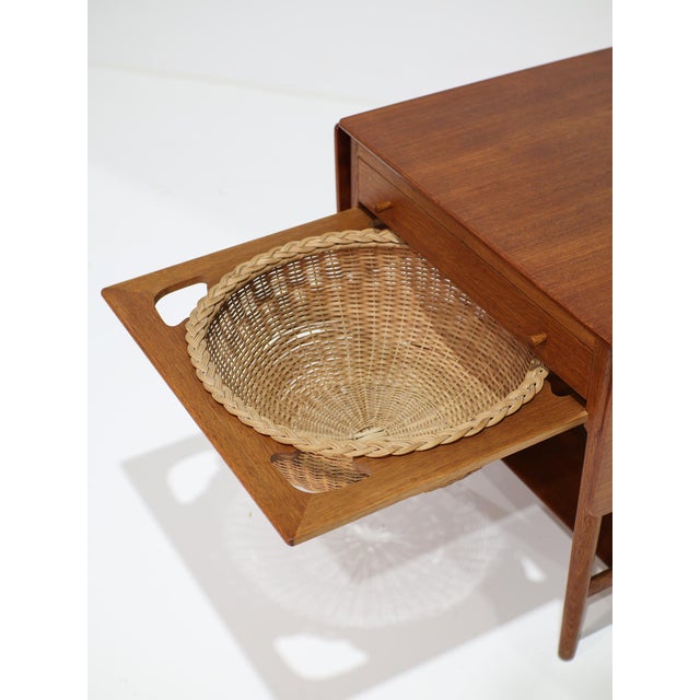 AT33 Sewing Table in Oak and Teak by Hans J. Wegner for Andreas Tuck, Denmark, 1950s For Sale - Image 6 of 13