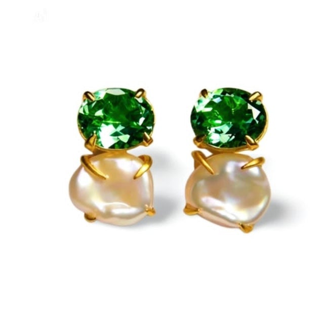 Mid 20th Century Pair of 14k Yellow Gold Green Amethyst Baroque Pearl Drop Earrings Designer Estate For Sale - Image 4 of 4