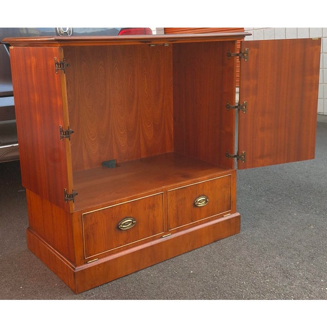 Brown Late 20th Century Federal Style Yew Wood Double Door Side Cabinet For Sale - Image 8 of 15