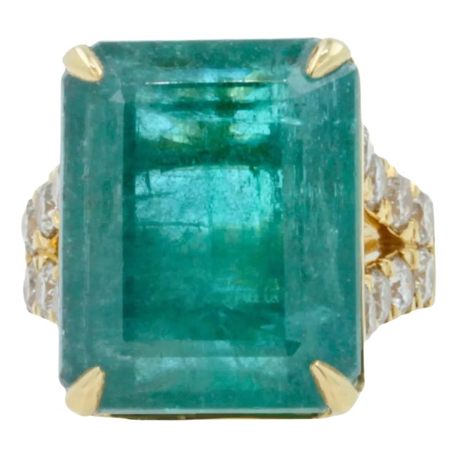 Vivid Green Emerald Shape Step Cut Emerald Diamond Cocktail Ring, Size 6.5 For Sale