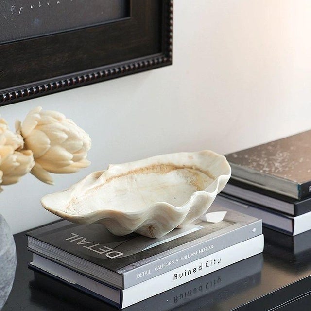 This design combines naturalism with understated luxury, replicating the original form of seashells to incorporate marine...