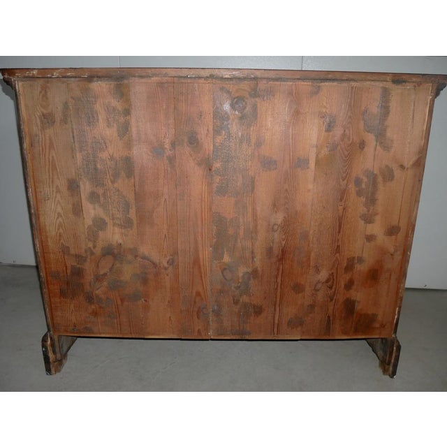 Antique Walnut Chest of Drawers, 18th Century For Sale - Image 5 of 18