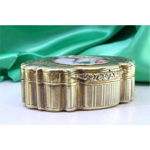 Snuff Box in Gilded Silver For Sale - Image 3 of 7