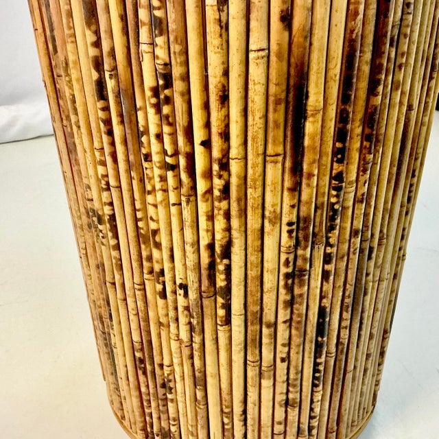 1970s Vintage Chinoiserie Boho Chic Coastal Scorched Burnt Bamboo Reed Hamper For Sale - Image 11 of 15