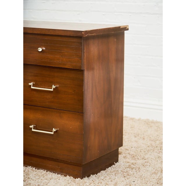 Wood Mid-Century Modern Walnut 6-Drawer Dresser With Chrome Pulls For Sale - Image 7 of 10
