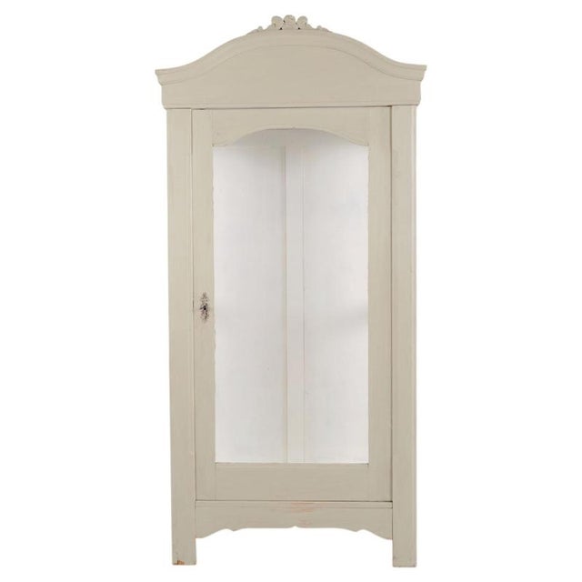 Grey-Painted Display Cabinet with Curved Top and Carved Details, 1920 For Sale - Image 12 of 12