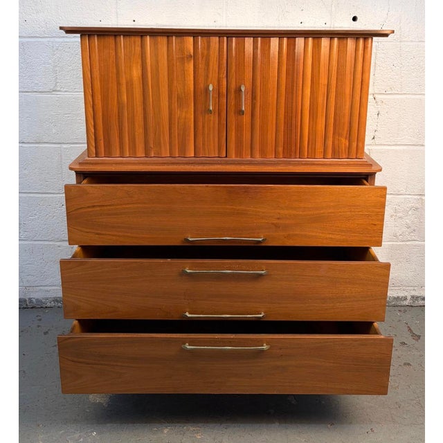 Mid 20th Century Modern Gentleman's Chest Highboy by Young Mfg. Attributed For Sale In New York - Image 6 of 16