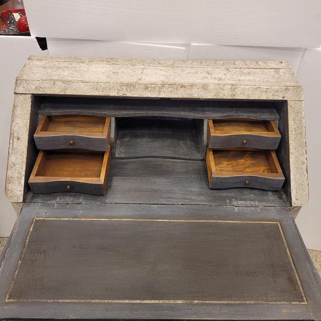 Provencal Louis XV Style Chest of Drawers, France, 19th Century For Sale - Image 14 of 18