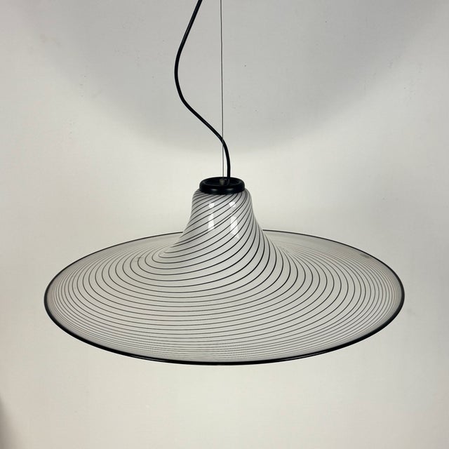 Large Black and White Swirl Murano Glass Trumpet Pendant Light from Maestri di Murano, Italy, 1980s For Sale - Image 9 of 9