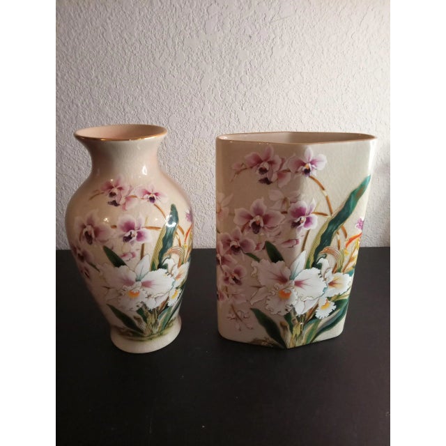 Vintage Hand-Painted Japanese Toyo Porcelain Decorative Vases- Set of 2 For Sale In Dallas - Image 6 of 9