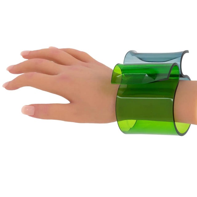 Emerald Massive Modernist Blue and Emerald Plexiglass Lucite Bangle Bracelet For Sale - Image 8 of 8