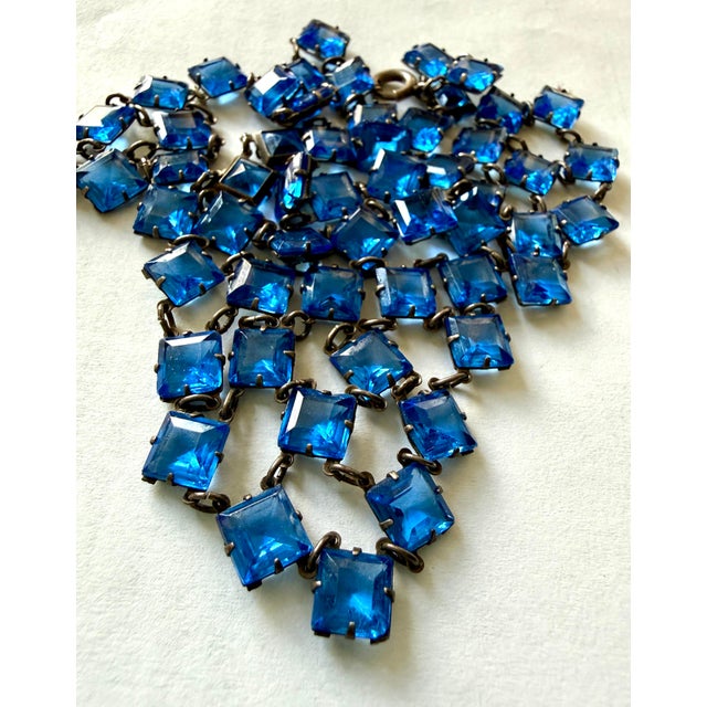 1920s Antique Czech Glass 1920s Art Deco Cascading Sterling Silver Prong Set Blue Necklace For Sale - Image 5 of 10