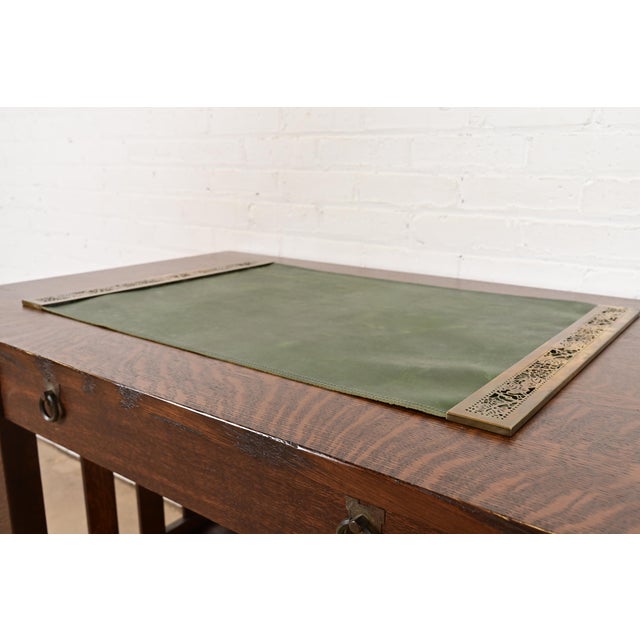 Early 20th Century Tiffany Studios New York Grapevine Bronze Blotter Ends With Leather Desk Blotter For Sale - Image 5 of 13