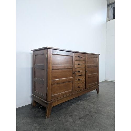 Vintage Oak Sideboard with Central Drawers, 1940s, in Very Good conditions. Designed 1920 to 1949