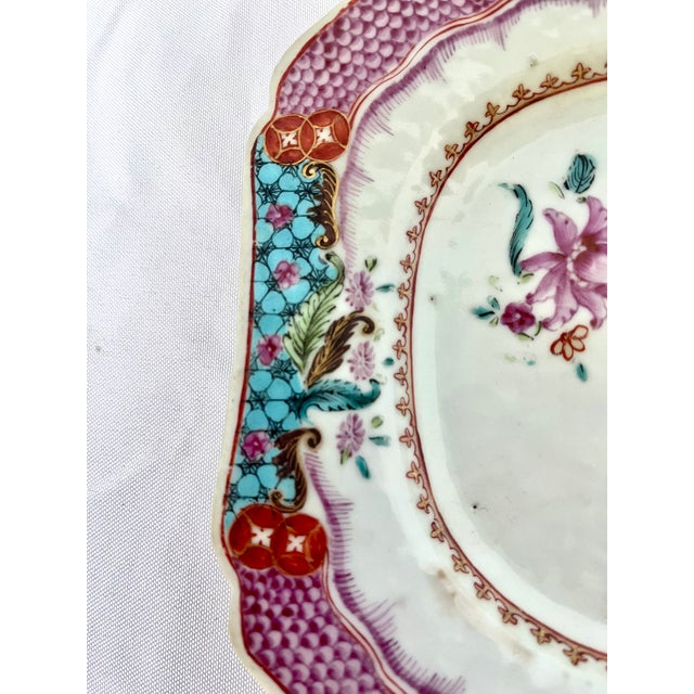18th Century Chinese Export Famille Rose Porcelain Small Platter With Pink Scale Border For Sale - Image 14 of 16