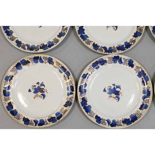 Antique Early 19th Century Chinese Export Blue and White Porcelain Dinner Plates With Grape Leaf Border - Set of 6 For Sale - Image 4 of 17