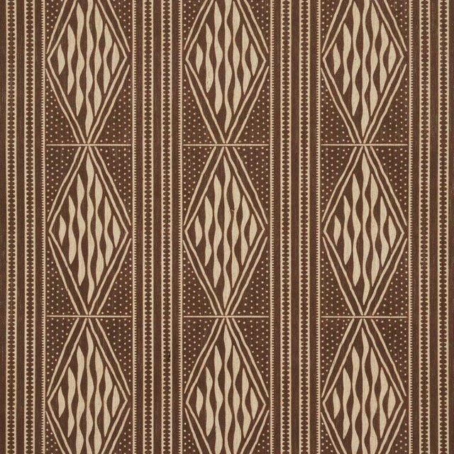 Contemporary SAMPLE - Schumacher Cassava Wallpaper In Tobacco For Sale - Image 3 of 4