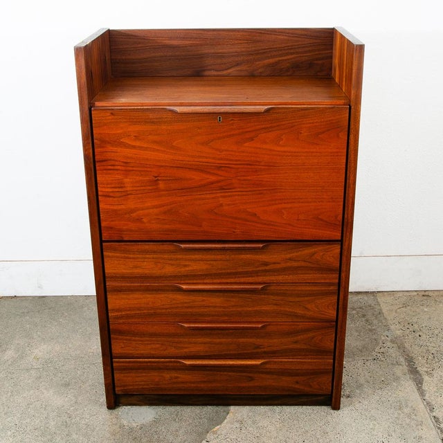 Barzilay 1960s Mid Century Modern Secretary Desk Chest Barzilay Walnut Wood 4 Drawer Vintage For Sale - Image 4 of 12