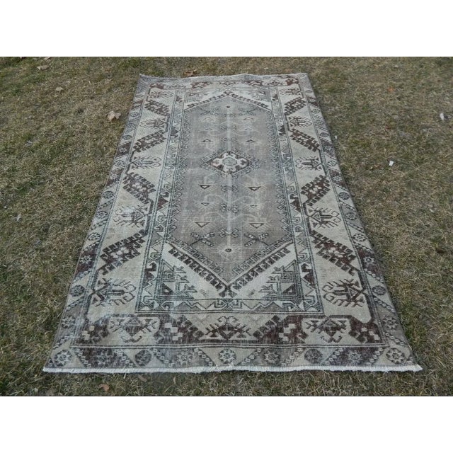 1970s Vintage Handwoven Low Pile Faded Pale Medium Turkish Ushak Rug - 3'11'' X 6'7'' For Sale - Image 13 of 13