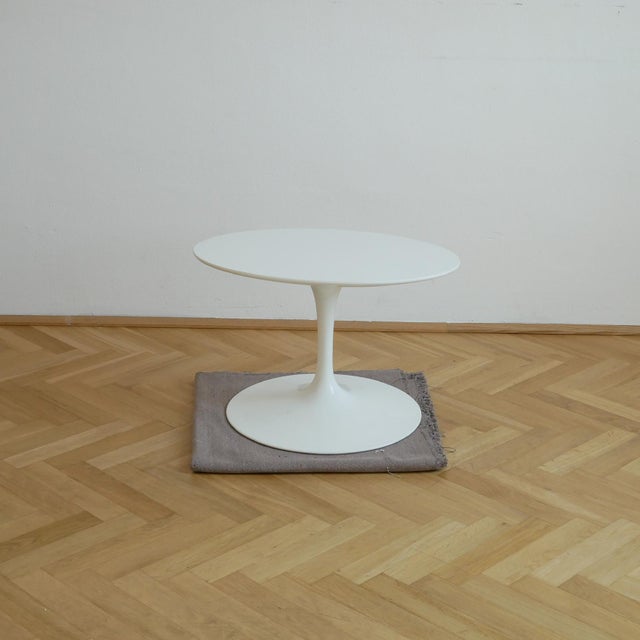 Original Tulip Coffee Table by Eero Saarinen for Knoll. The table features the classic white coated top and the original...