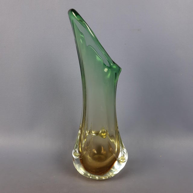 Stunning green and amber submerged Murano glass vase, particular modern Italian design, excellent workmanship, very...