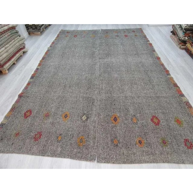 Turkish Vintage Turkish Kilim Handwoven Embroidered Grey Oversize Area Rug - 8′4″ × 13′5″ For Sale - Image 3 of 6