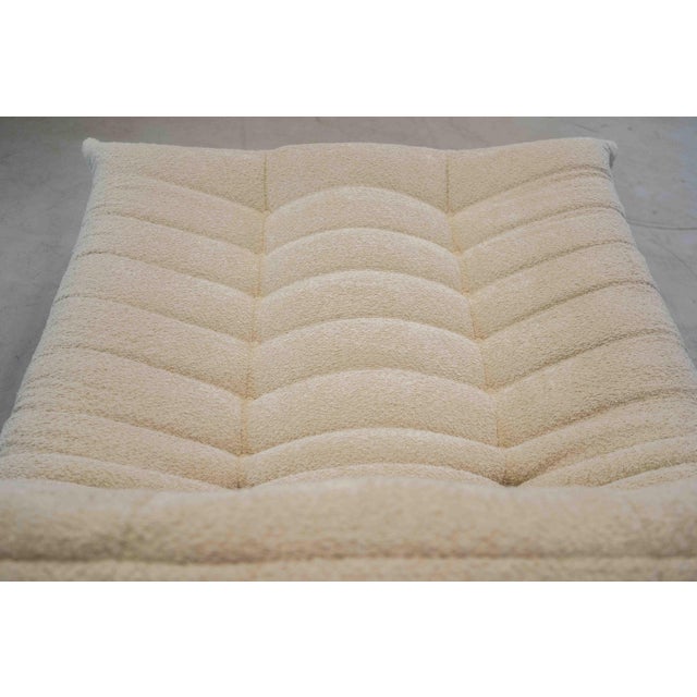 Togo Chaise Lounge in Bouclette White Fabric attributed to Michel Ducaroy for Ligne Roset, 1974 For Sale - Image 16 of 18