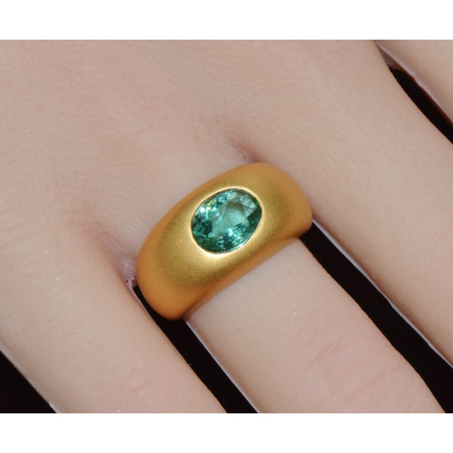 Metal Certified Natural 1.62cts Emerald Solid 18k 750 Gold Dome Signet Ring Band, Size 6.5 For Sale - Image 7 of 12