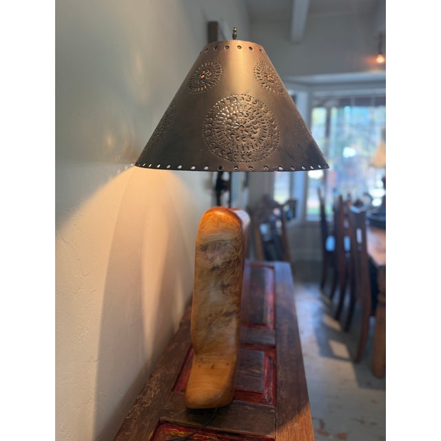 Early 20th Century Early 20th Century Southwestern Studio Craft Juniper Slab Table Lamp With Turquoise Inlay & Pierced Metal Shade For Sale - Image 5 of 14