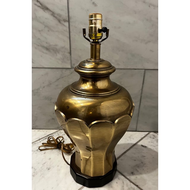 Mid-Century Modern MCM Brass Scallop Design Table Lamp For Sale - Image 3 of 9