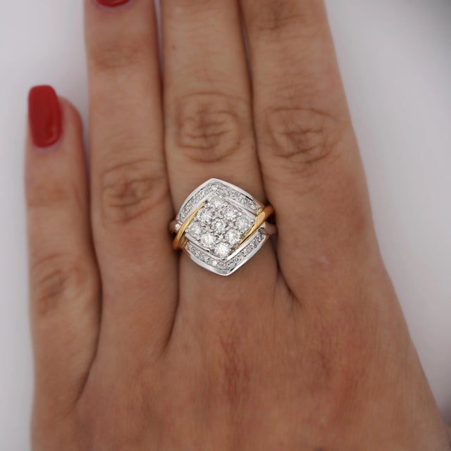Modern 1.2 Carat Round-Cut Diamond Two-Tone Retro Cluster Ring Size 6 For Sale - Image 3 of 8